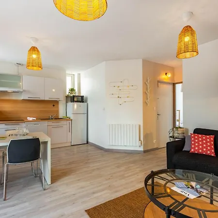 Apartamento L'agreable De Pierre - 900 M De La Gare *
