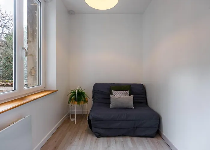 Appartement L'agréable De Pierre - 900 M De La Gare *