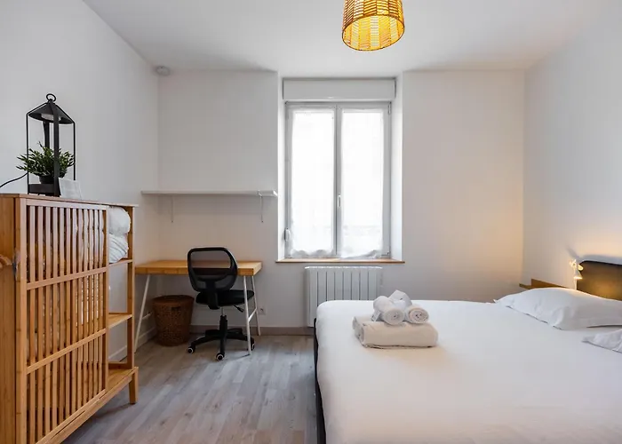 L'agréable De Pierre - 900 M De La Gare Appartement *