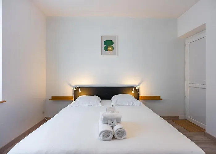 L'agréable De Pierre - 900 M De La Gare Appartement *