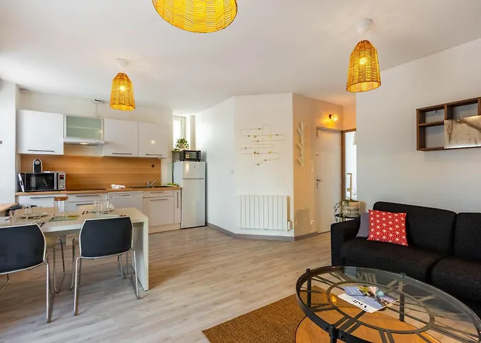 Appartement L'agréable De Pierre - 900 M De La Gare *