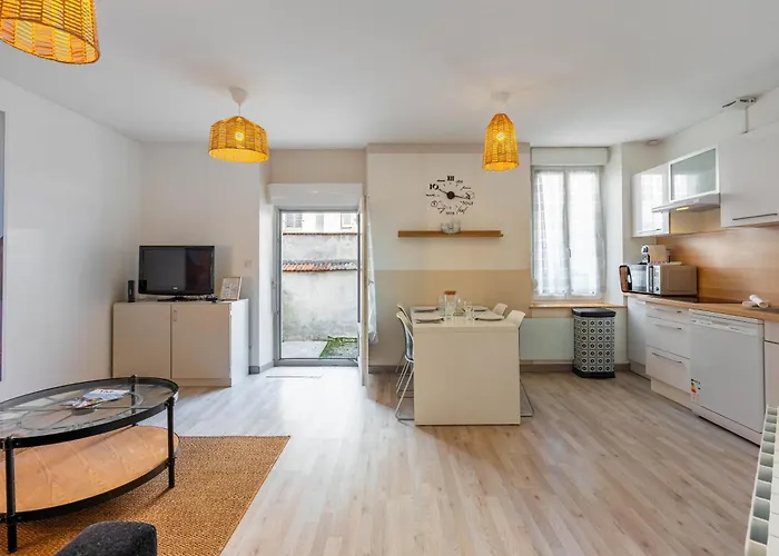 L'agreable De Pierre - 900 M De La Gare